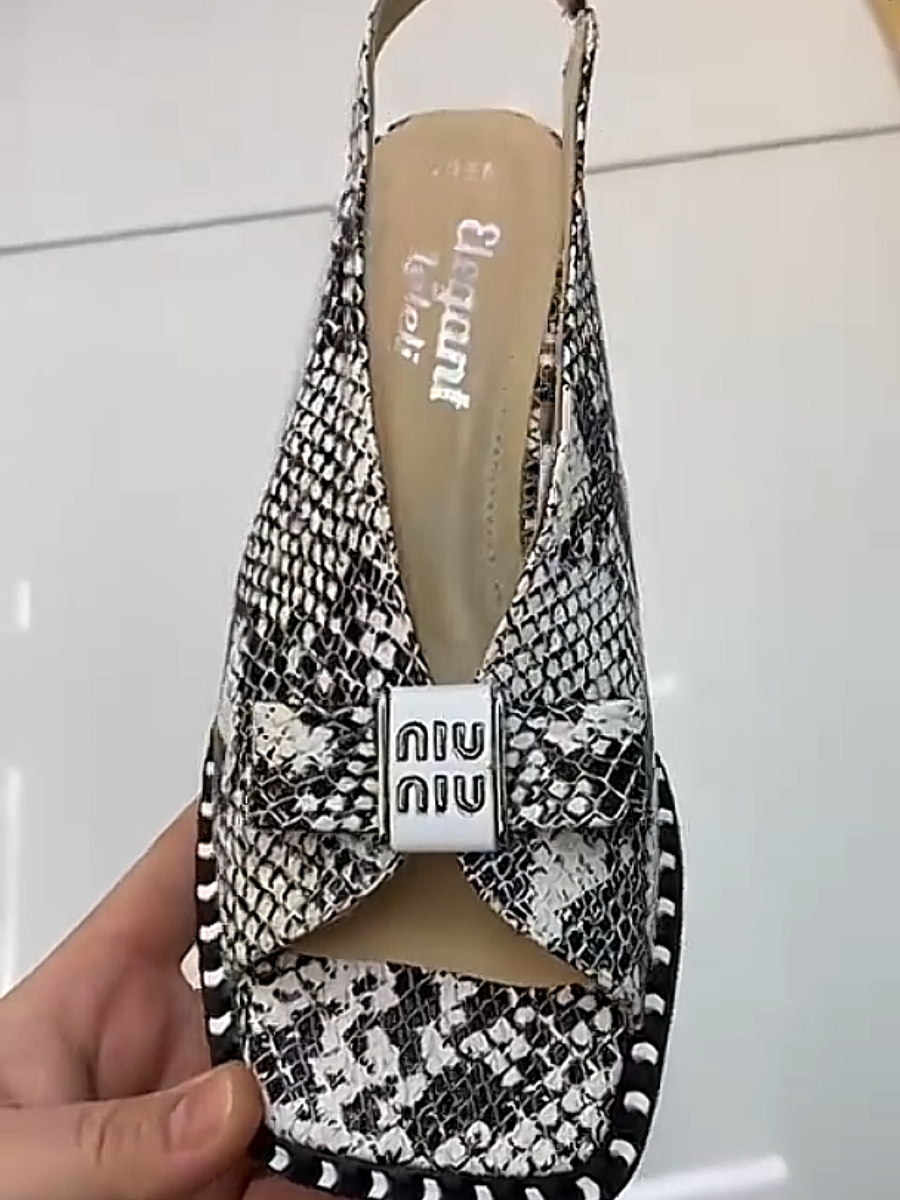 Stylish snake scale pattern thick heel sandals