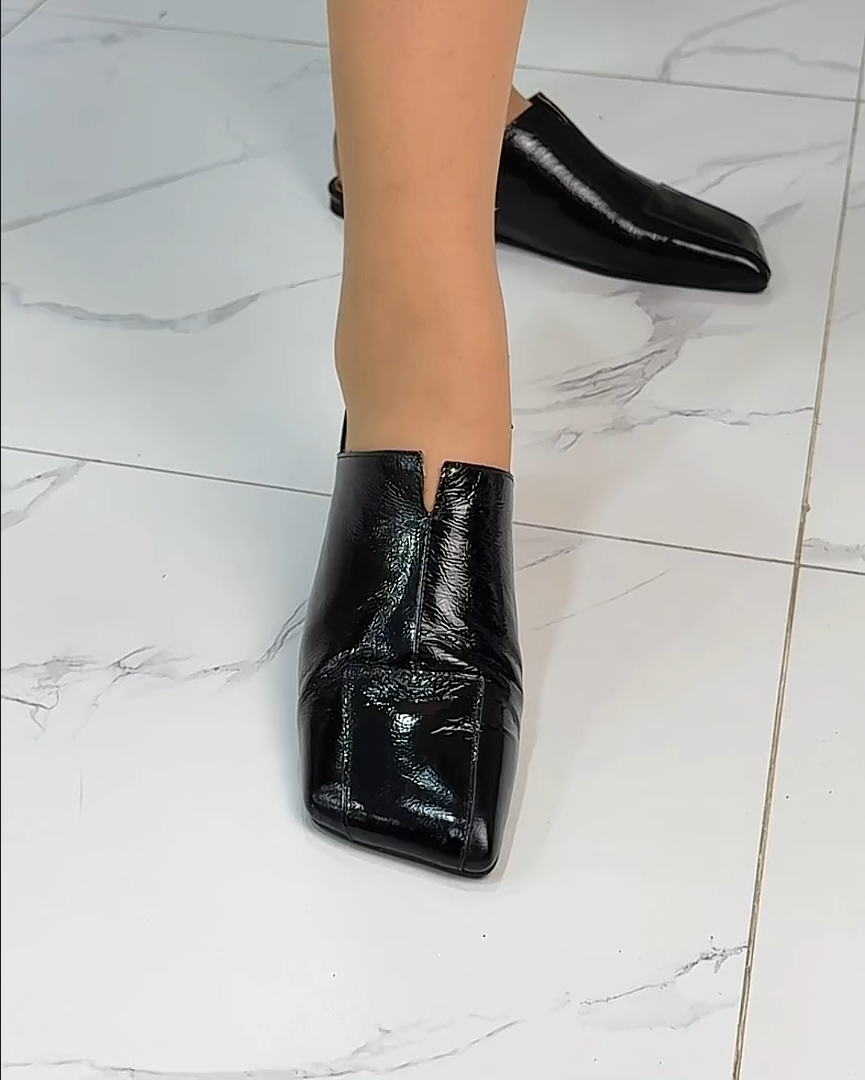 Stylish patent leather square toe back strap flat slippers