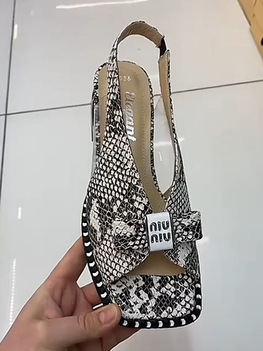 Stylish snake scale pattern thick heel sandals