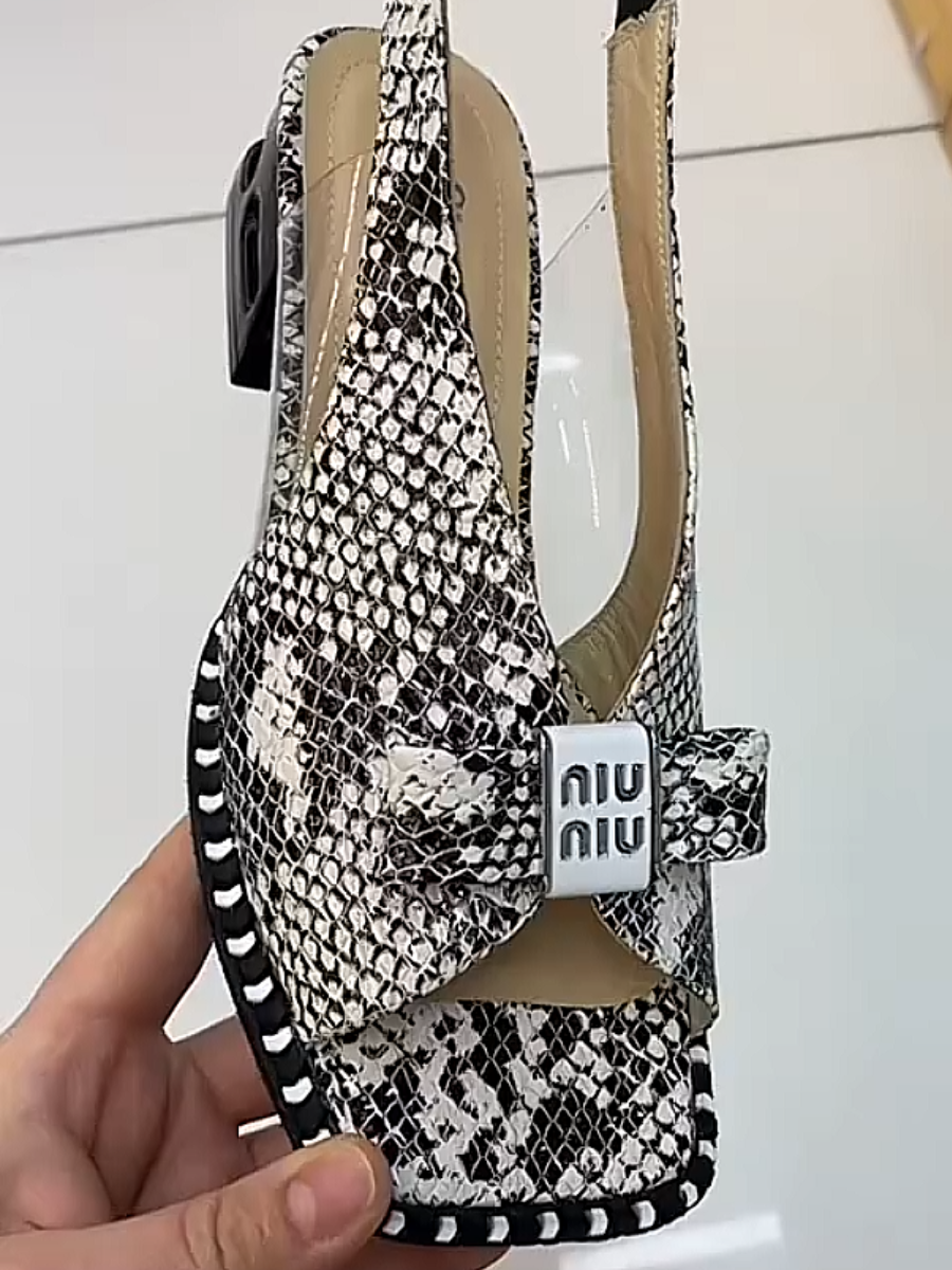 Stylish snake scale pattern thick heel sandals