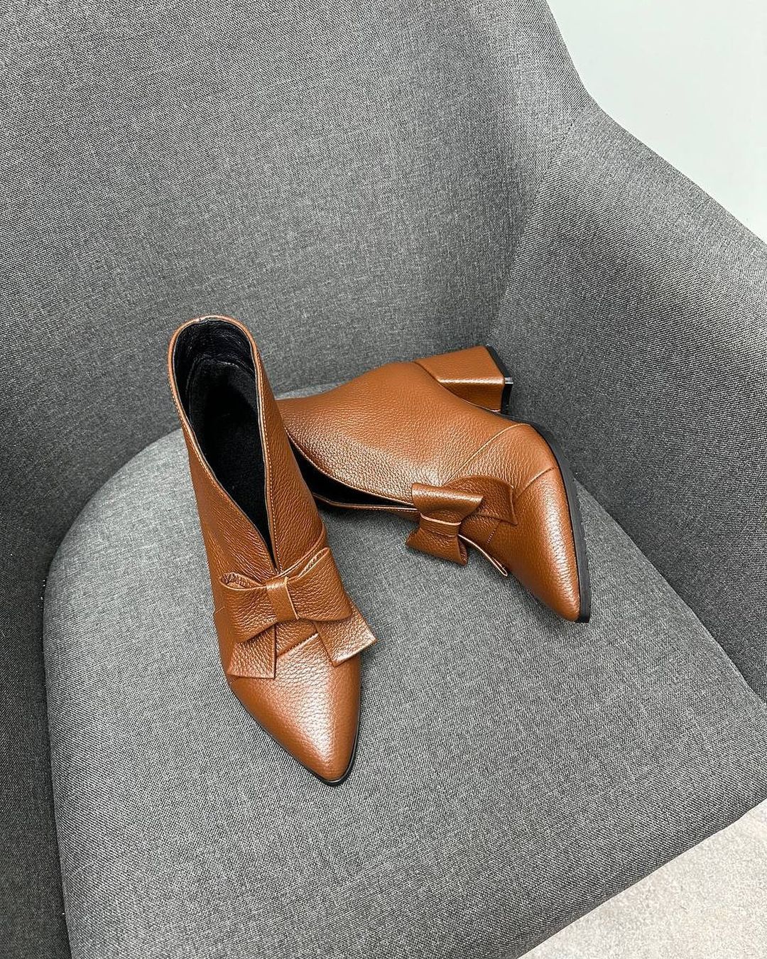 Elegant bow leather chunky heel pointed toe ankle boots