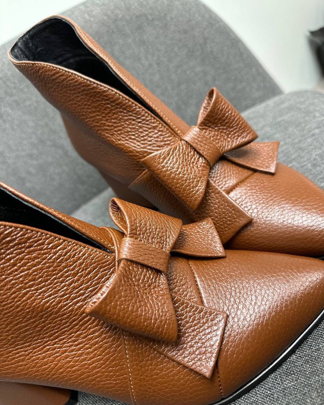 Elegant bow leather chunky heel pointed toe ankle boots