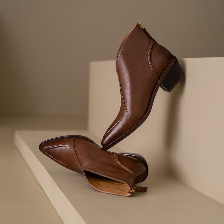 Retro leather pointed toe block heel boots