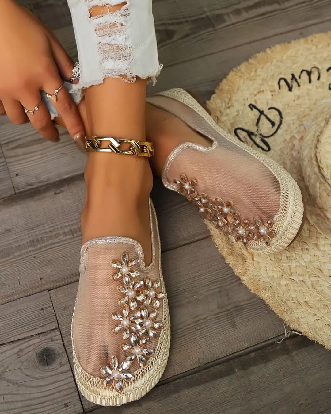 Stylish flower rhinestone casual breathable mesh slip-on shoes