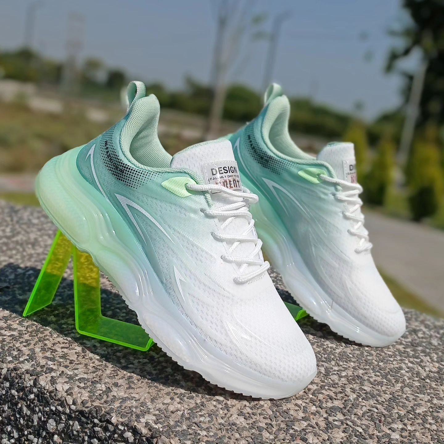 Trendy gradient soft-soled mesh breathable sneakers