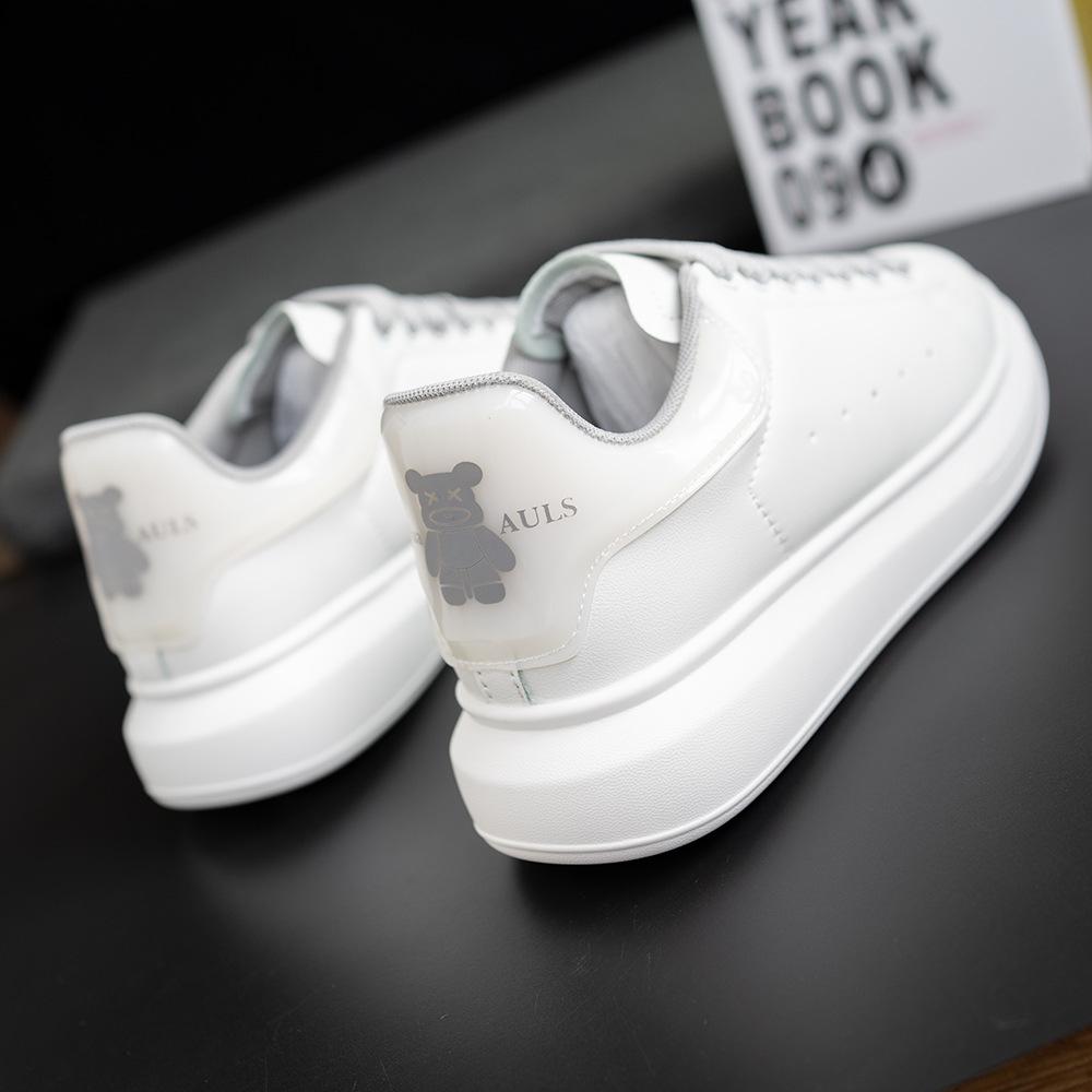 Trendy bear-print platform sneakers