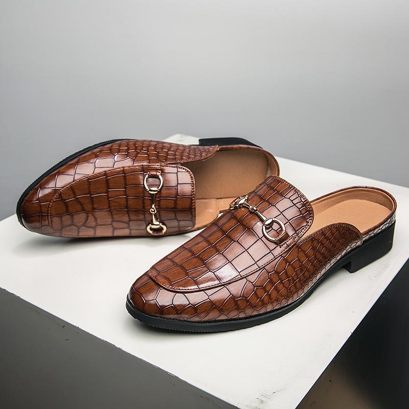 Trendy crocodile pattern leather shoes