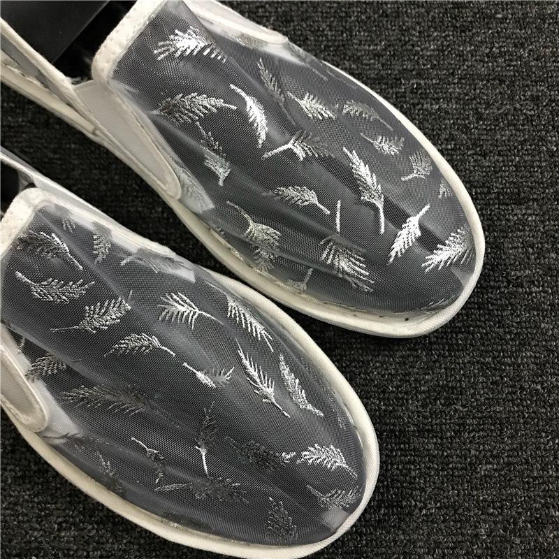 Stylish feather print breathable mesh slip-on soft sole shoes