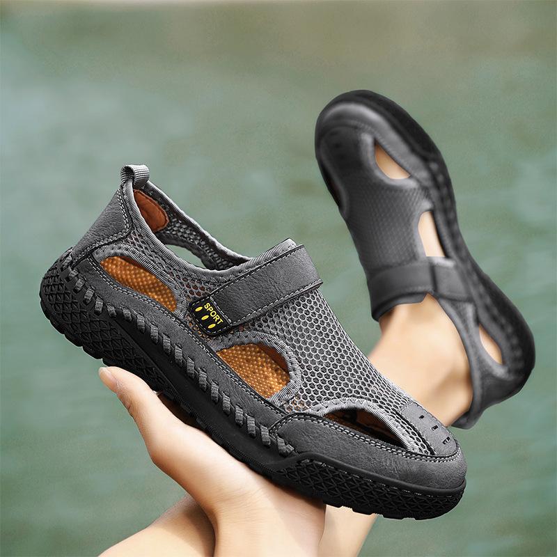 Stylish anti-collision sandals breathable and versatile outdoor beach shoes hollow mesh men's shoes