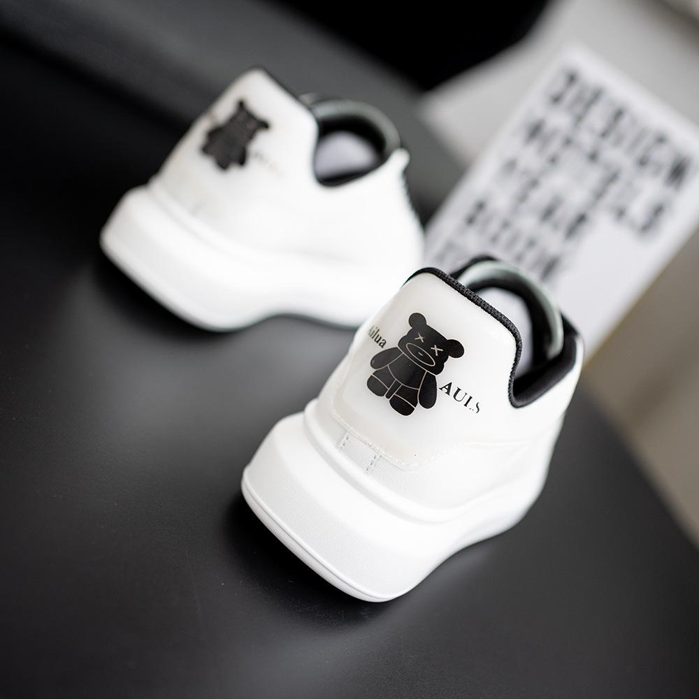 Trendy bear-print platform sneakers