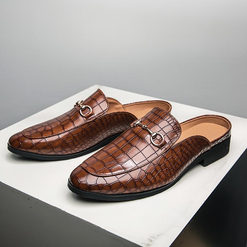 Trendy crocodile pattern leather shoes