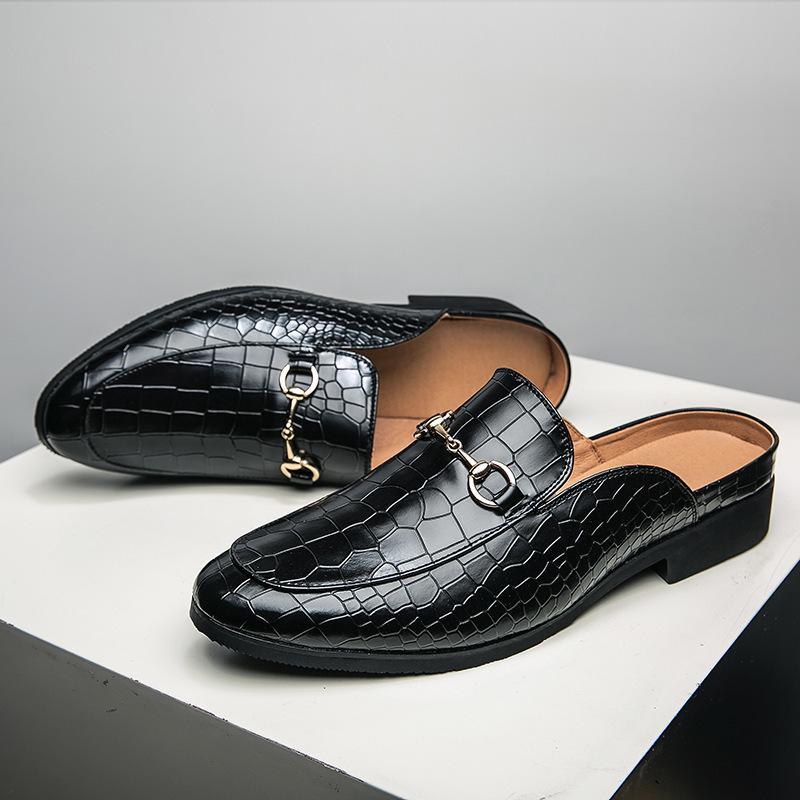 Trendy crocodile pattern leather shoes