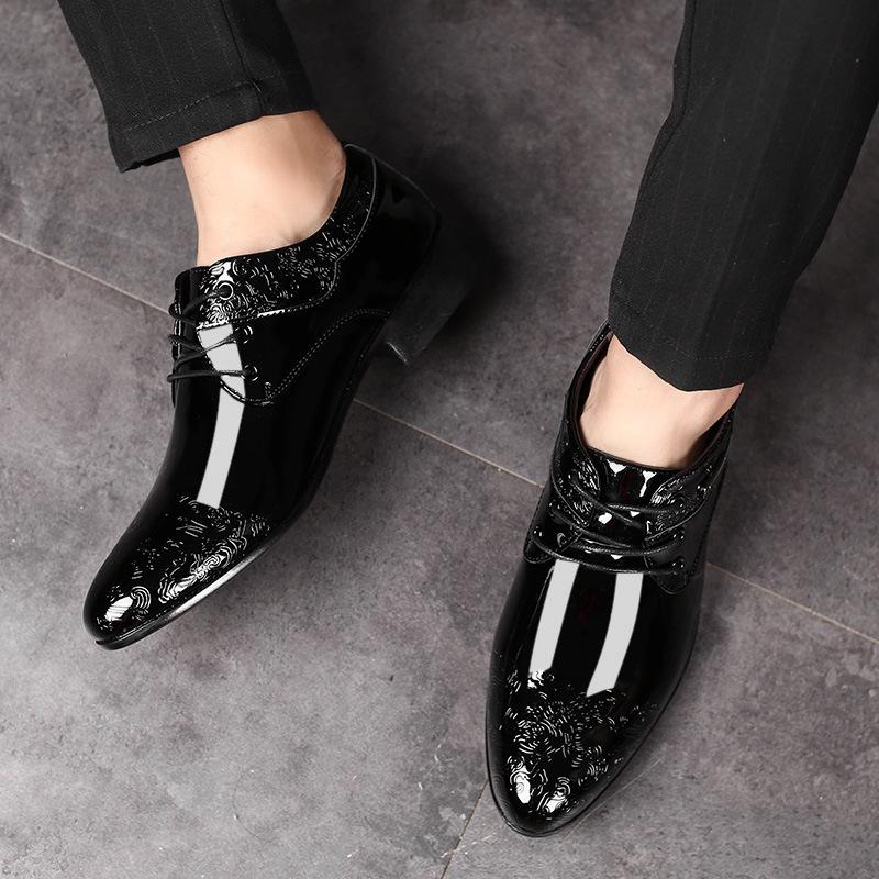 Stylish carved new shiny men's business formal leather shoes