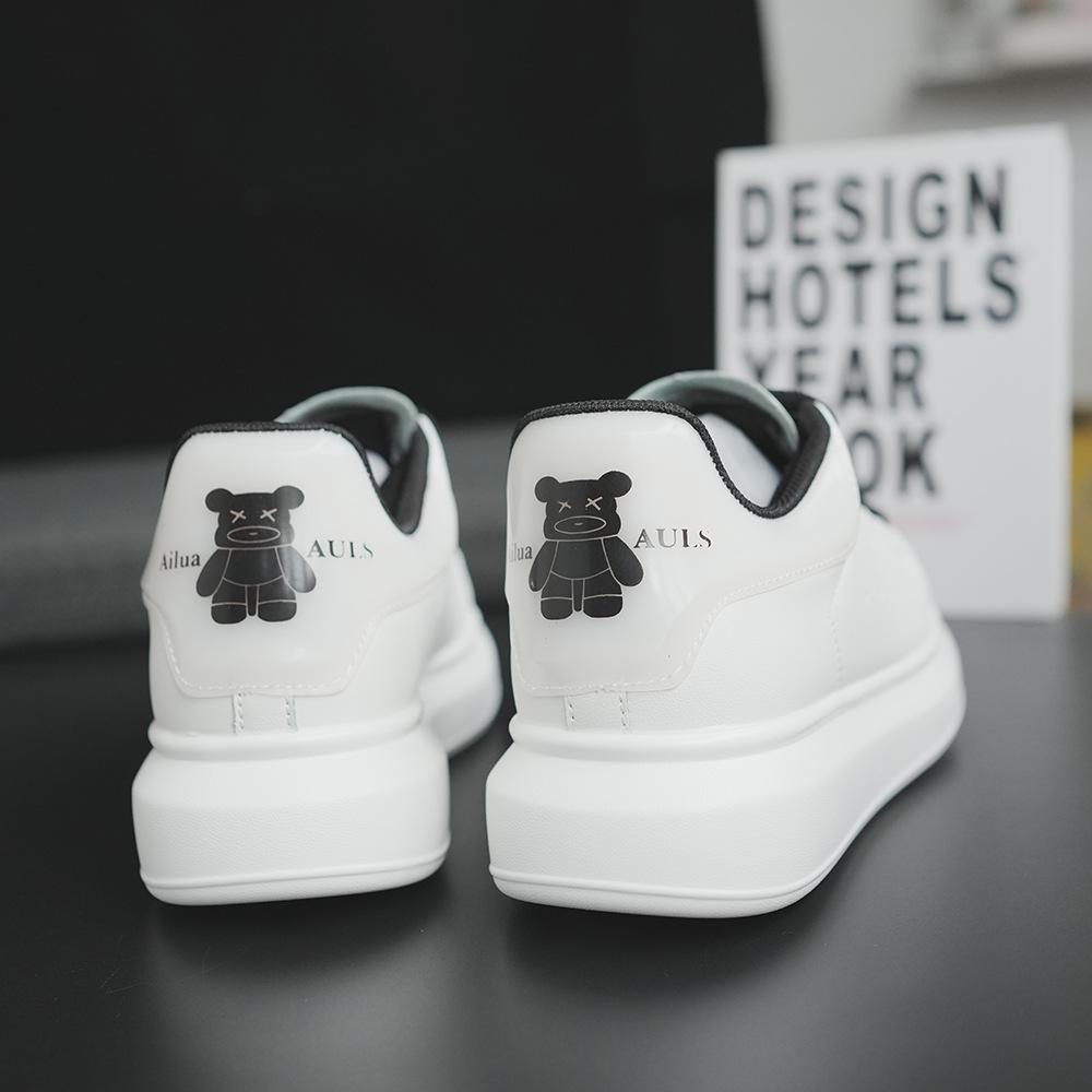 Trendy bear-print platform sneakers