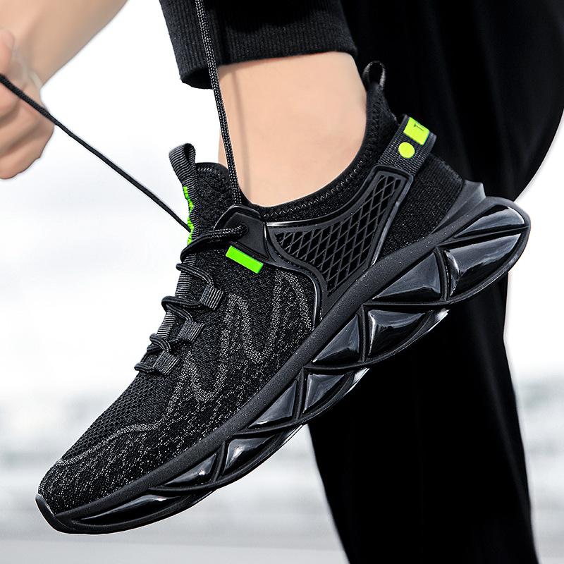 Trendy platform soled shock-absorbing sneakers