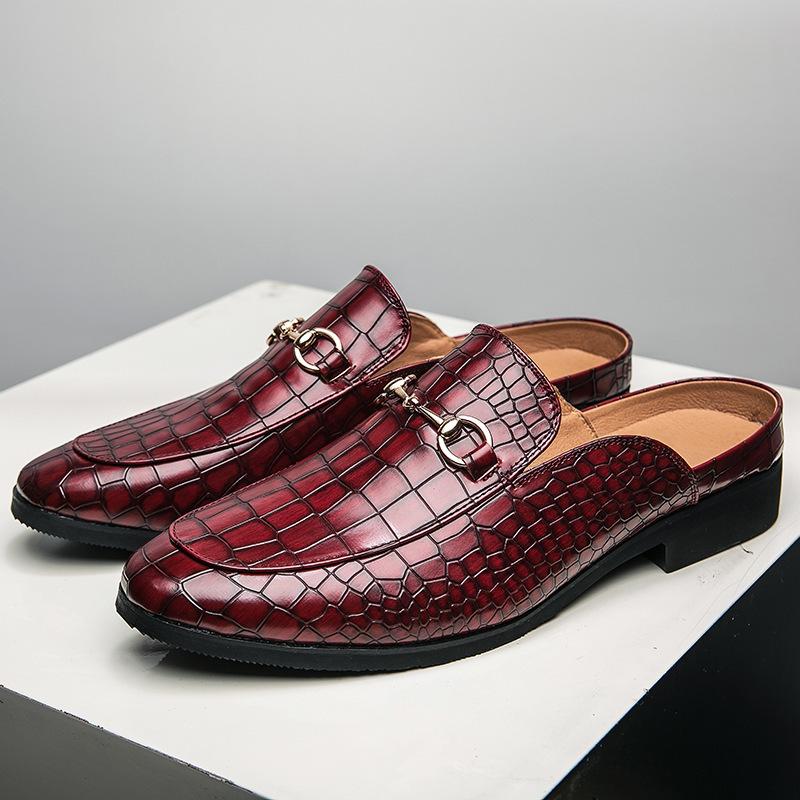 Trendy crocodile pattern leather shoes