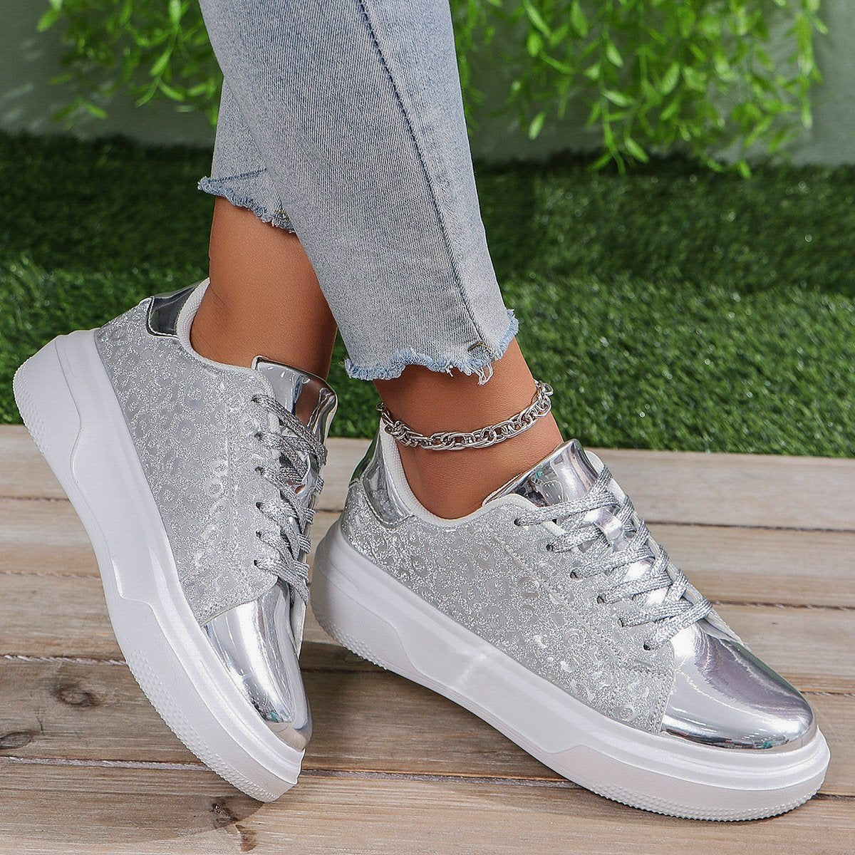 Stylish new glossy lace-up thick-soled sneakers