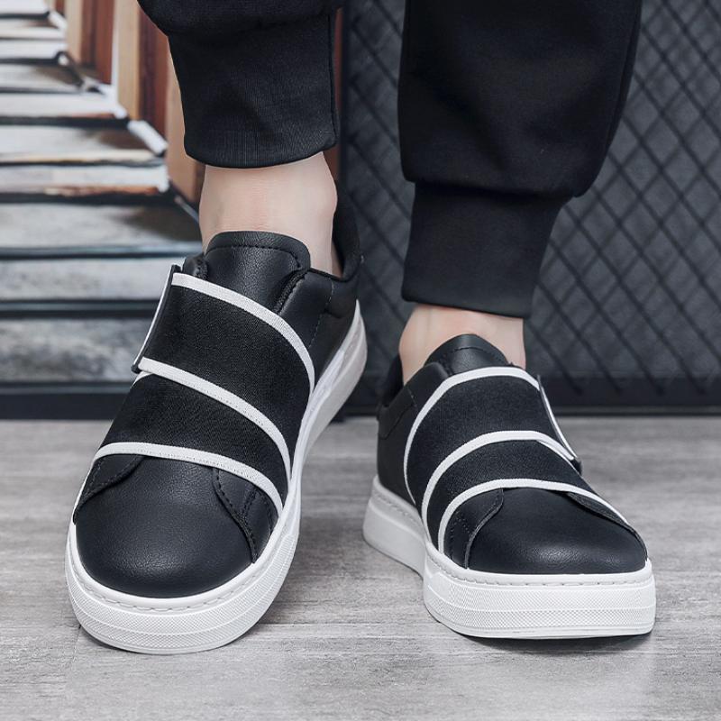 Trendy Velcro sneakers