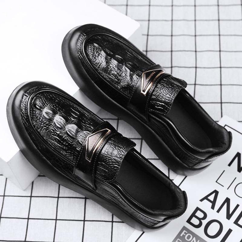 Retro trendy leather crocodile soft-soled men's loafers