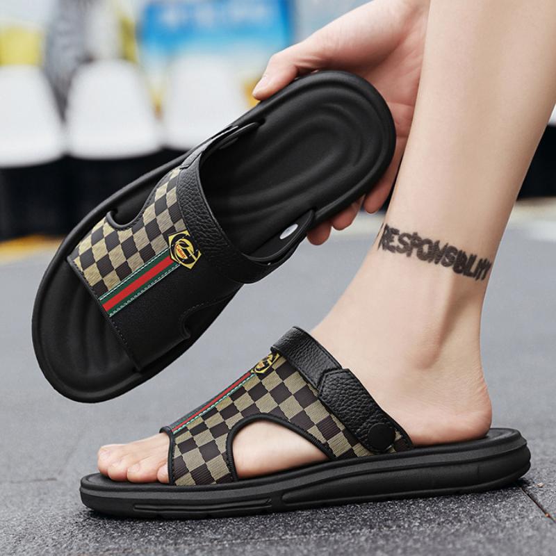 Trendy non-slip soft-soled men's beach slippers