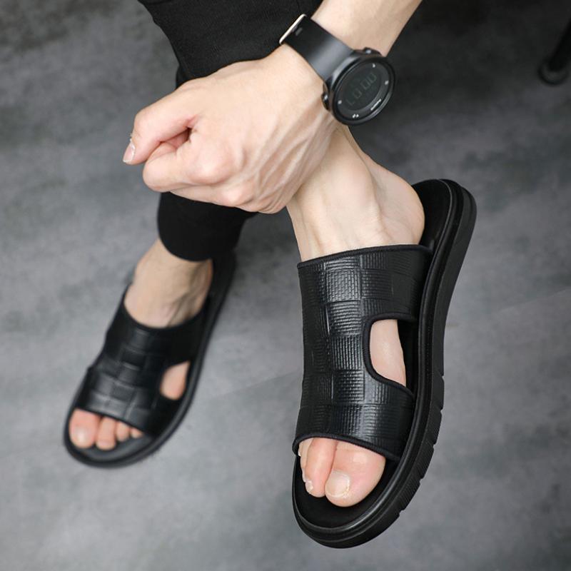 Stylish plaid men's leather casual slippers