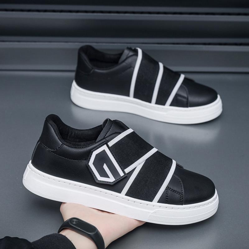 Trendy Velcro sneakers